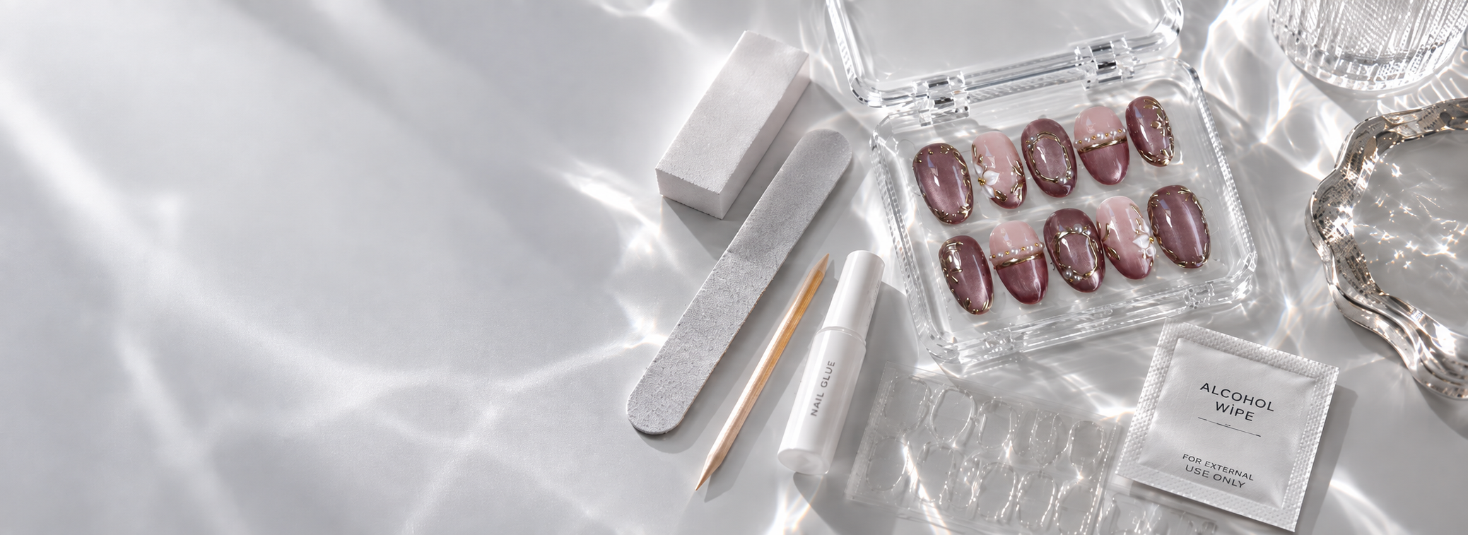 Tutoriales para el cuidado y aplicación de press-on nails